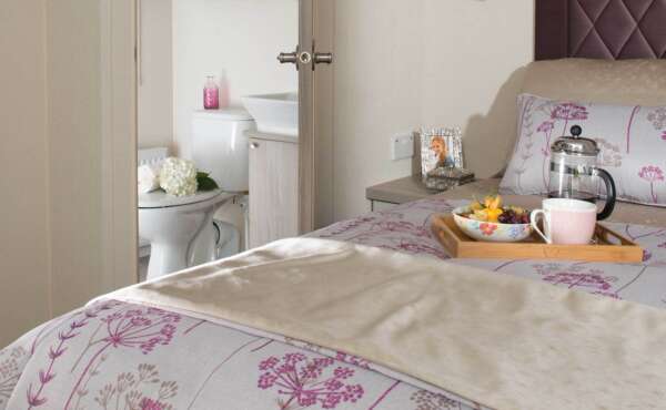4.Regal-Kensington-Ensuite